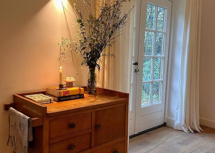 Дом отдыха Detached In The Middle Of The Forest