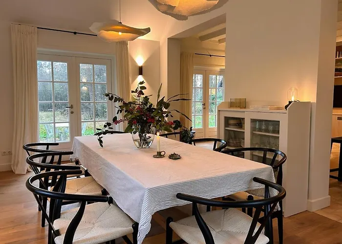 Дом отдыха Detached In The Middle Of The Forest