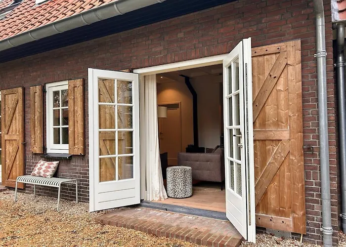 Detached In The Middle Of The Forest Люнтерен