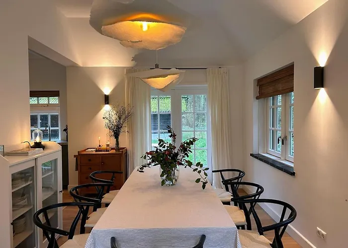 Дом отдыха Detached In The Middle Of The Forest